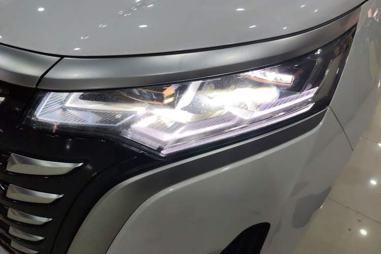 Used Denza D9 2022 DM-i 1040 Prestige Model Left Front Headlight