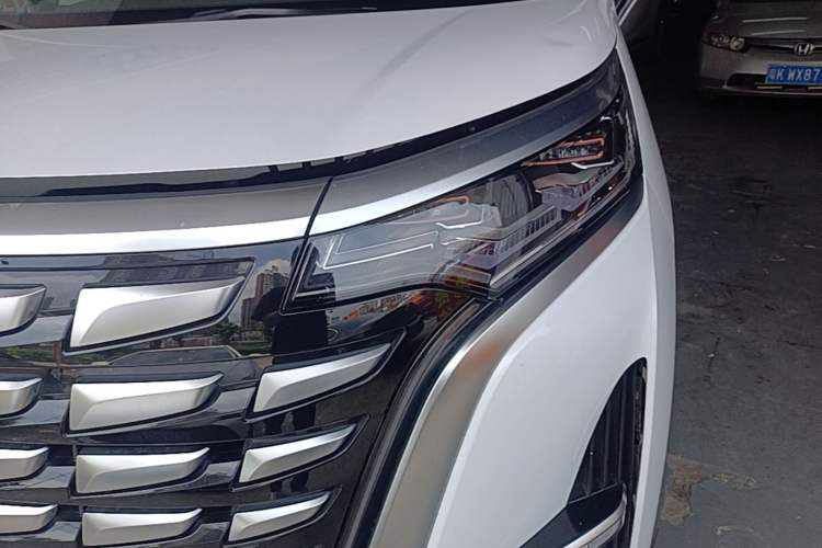 Used Denza D9 2022 DM-i 970 Four-Wheel Drive Flagship Model Left Front Headlight