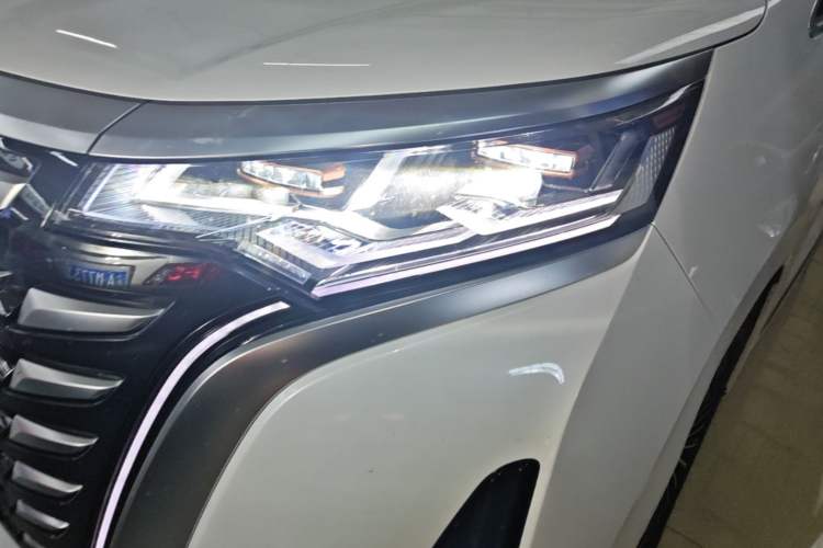Used Denza D9 2022 DM-i 970 Four-Wheel Drive Flagship Model Left Front Headlight