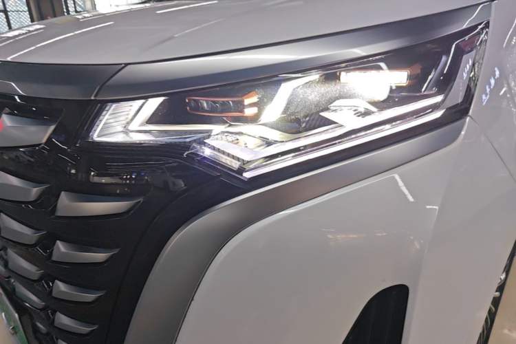 Used Denza D9 2022 DM-i 1040 Prestige Model Left Front Headlight