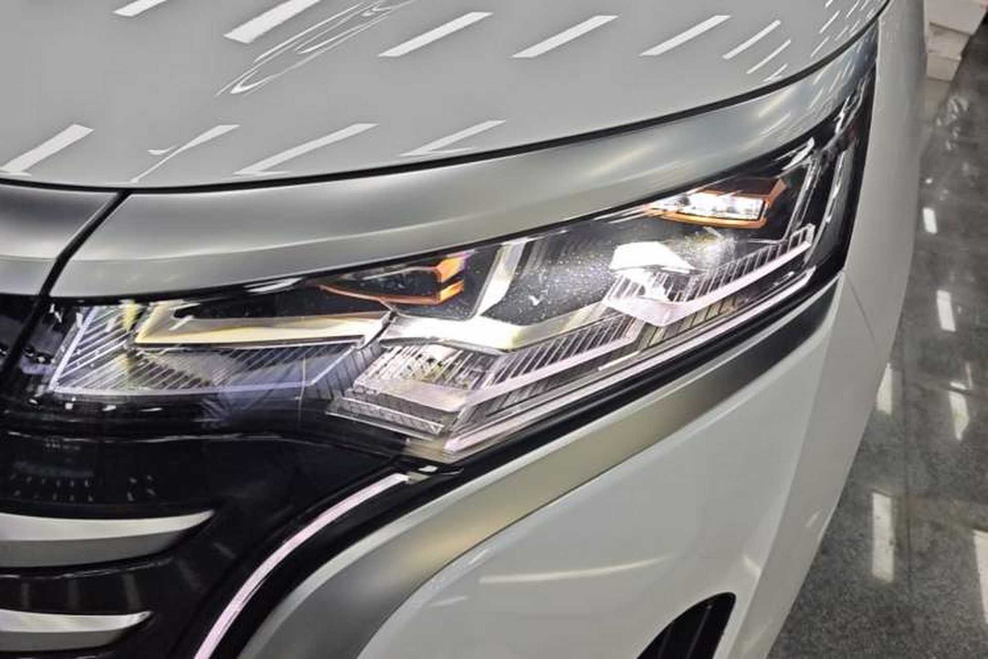 Used Denza D9 2022 DM-i 970 Four-Wheel Drive Flagship Model Left Front Headlight