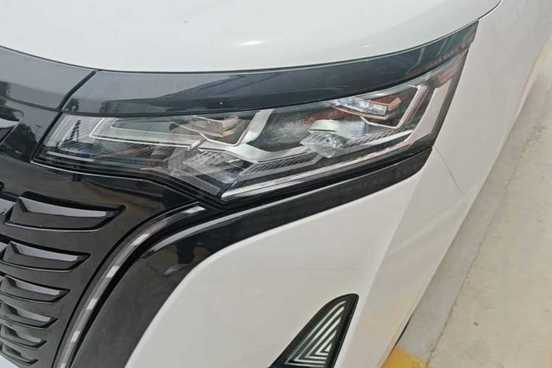 Used Denza D9 2022 DM-i 970 Four-Wheel Drive Flagship Model Left Front Headlight