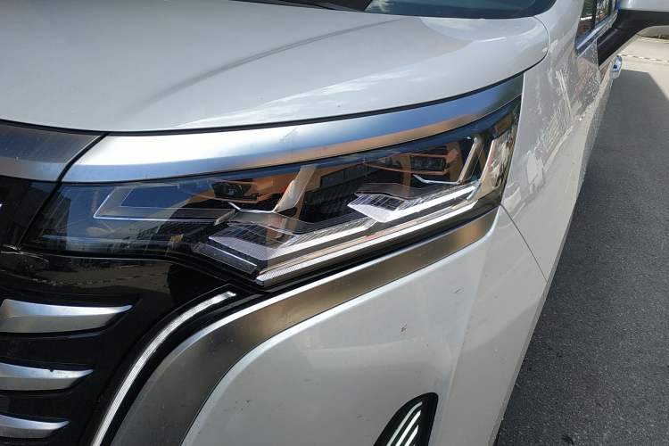 Used Denza D9 2022 DM-i 1040 Prestige Model Left Front Headlight
