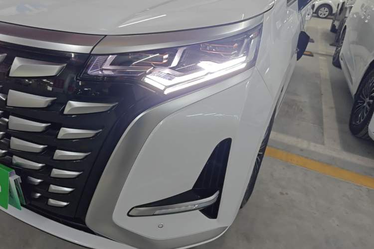 Used Denza D9 2022 DM-i 1040 Prestige Model Left Front Headlight