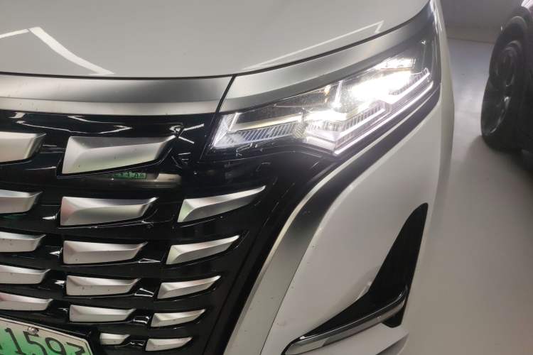 Used Denza D9 2022 DM-i 970 Four-Wheel Drive Prestige Model Left Front Headlight