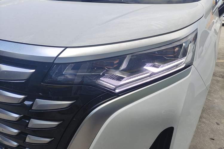 Used Denza D9 2022 DM-i 970 Four-Wheel Drive Prestige Model Left Front Headlight