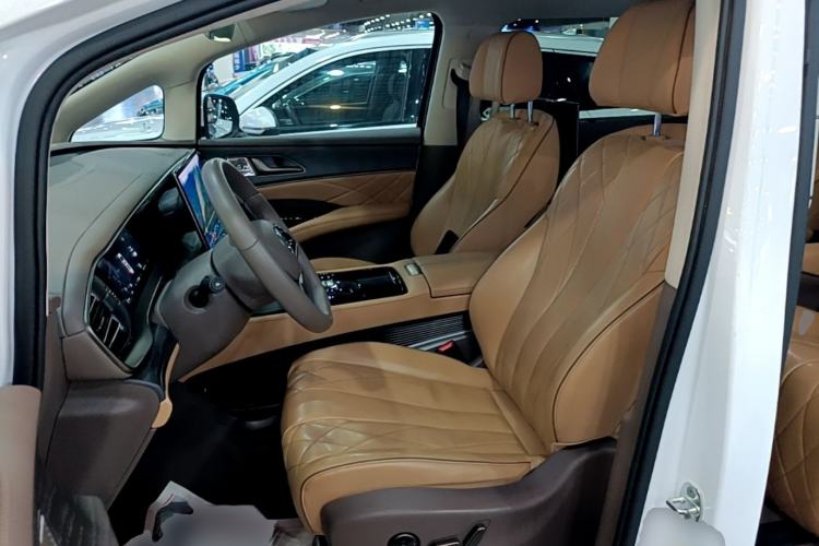 Used Denza D9 2022 DM-i 970 Four-Wheel Drive Prestige Model Left Front Seat