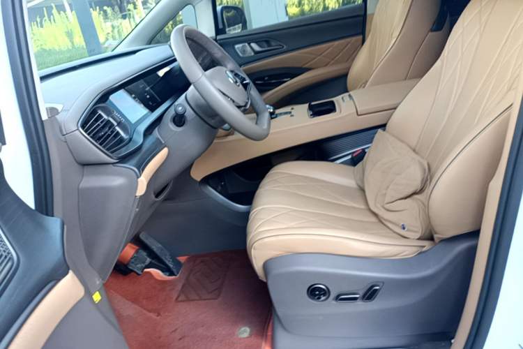 Used Denza D9 2022 DM-i 970 Four-Wheel Drive Prestige Model Left Front Seat