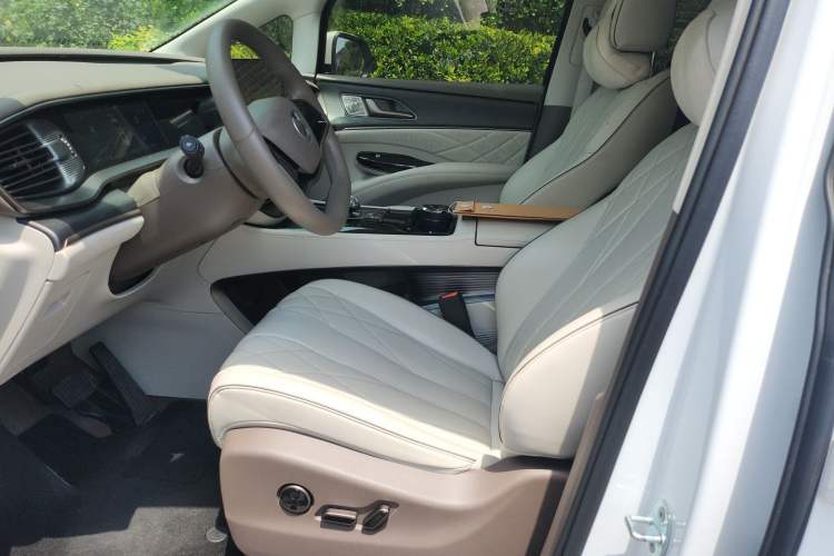 Used Denza D9 2022 DM-i 970 Four-Wheel Drive Prestige Model Left Front Seat
