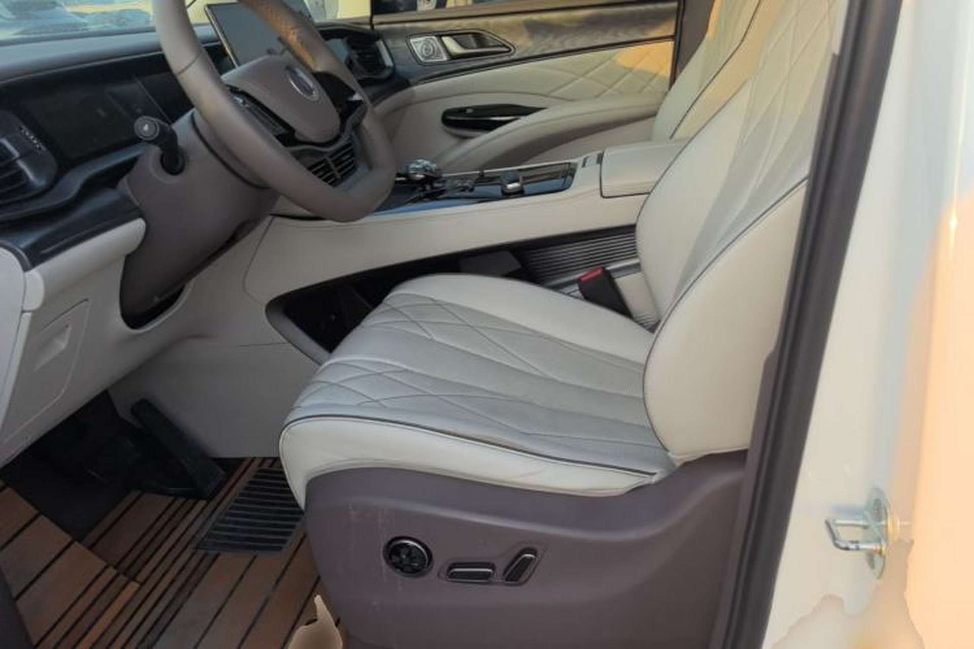 Used Denza D9 2022 DM-i 1040 Prestige Model Left Front Seat