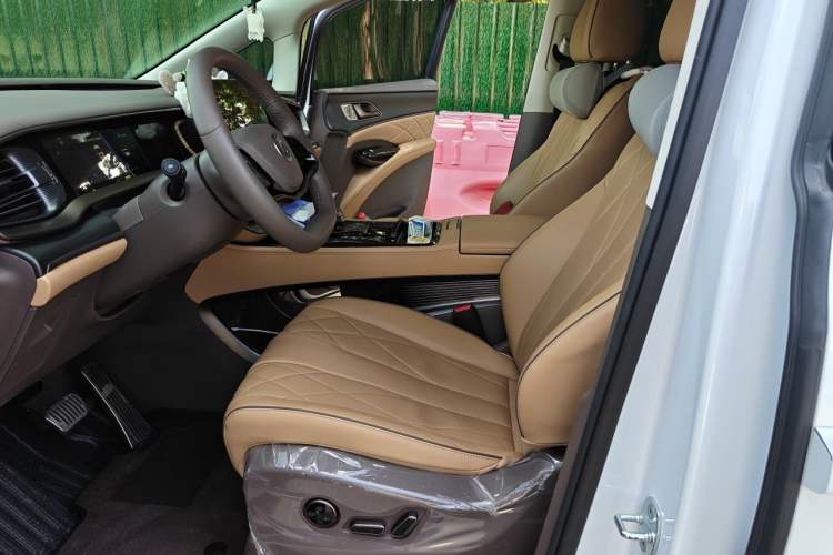 Used Denza D9 2022 DM-i 970 Four-Wheel Drive Prestige Model Left Front Seat