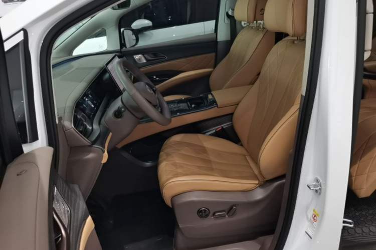 Used Denza D9 2022 DM-i 970 Four-Wheel Drive Flagship Model Left Front Seat