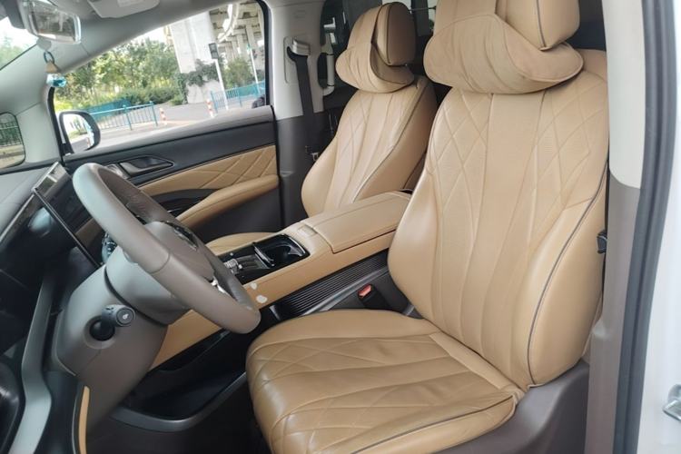 Used Denza D9 2022 DM-i 970 Four-Wheel Drive Prestige Model Left Front Seat