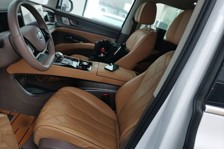 Used Denza D9 2022 DM-i 970 Four-Wheel Drive Prestige Model Left Front Seat
