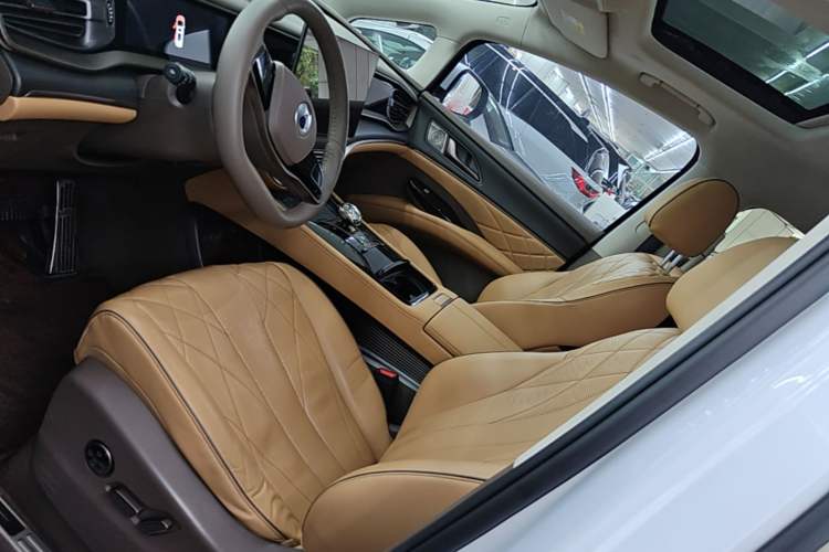 Used Denza D9 2022 DM-i 970 Four-Wheel Drive Prestige Model Left Front Seat