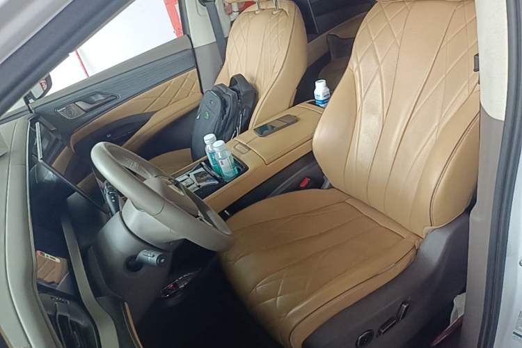 Used Denza D9 2022 DM-i 970 Four-Wheel Drive Flagship Model Left Front Seat