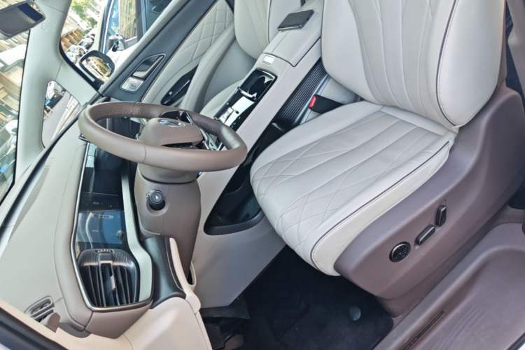 Used Denza D9 2022 DM-i 970 Four-Wheel Drive Flagship Model Left Front Seat