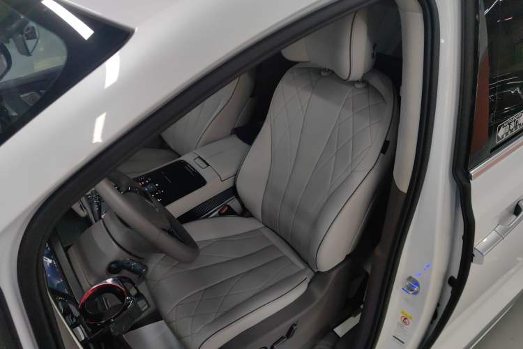Used Denza D9 2022 DM-i 970 Four-Wheel Drive Flagship Model Left Front Seat