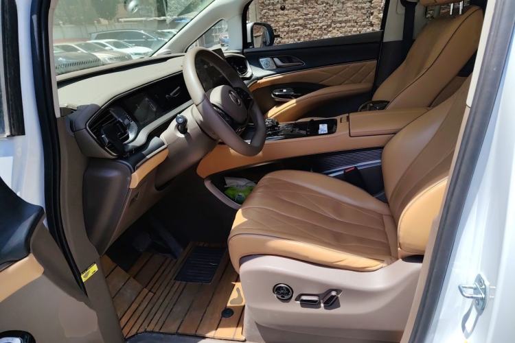 Used Denza D9 2022 DM-i 970 Four-Wheel Drive Prestige Model Left Front Seat
