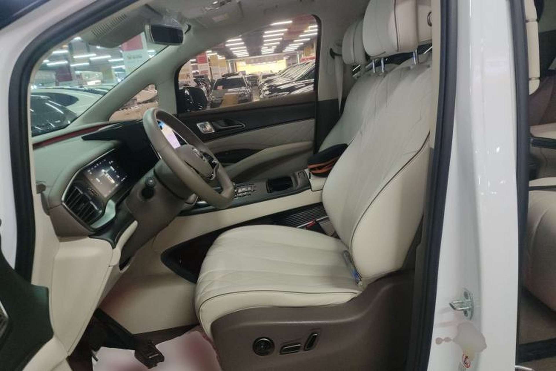 Used Denza D9 2022 DM-i 970 Four-Wheel Drive Flagship Model Left Front Seat