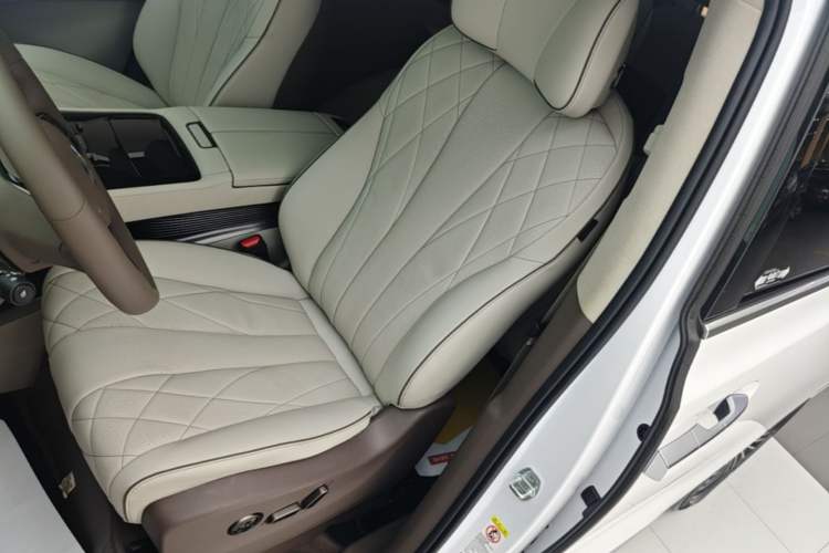 Used Denza D9 2022 DM-i 970 Four-Wheel Drive Flagship Model Left Front Seat