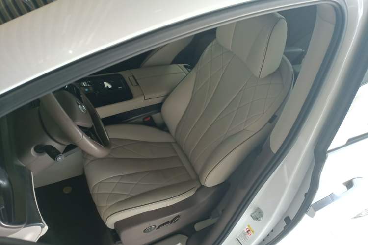 Used Denza D9 2022 DM-i 1040 Prestige Model Left Front Seat