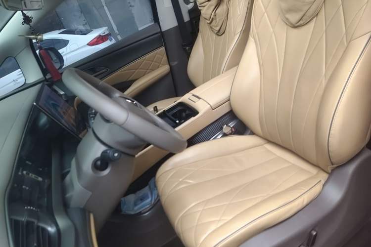 Used Denza D9 2022 DM-i 970 Four-Wheel Drive Prestige Model Left Front Seat