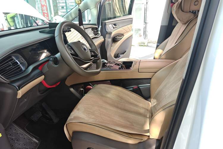 Used Denza D9 2022 EV 600 Four-Wheel Drive Prestige Model Left Front Seat