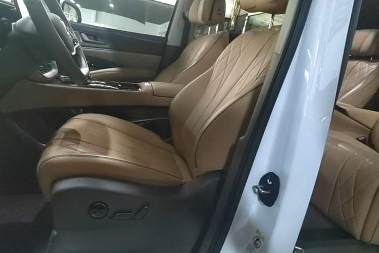 Used Denza D9 2022 DM-i 970 Four-Wheel Drive Flagship Model Left Front Seat