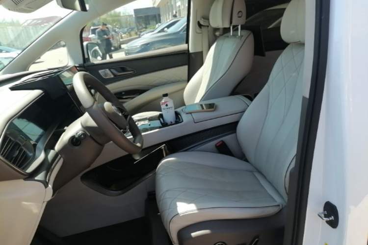 Used Denza D9 2022 DM-i 970 Four-Wheel Drive Flagship Model Left Front Seat