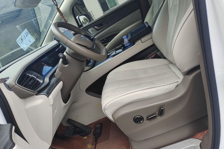 Used Denza D9 2022 DM-i 970 Four-Wheel Drive Prestige Model Left Front Seat