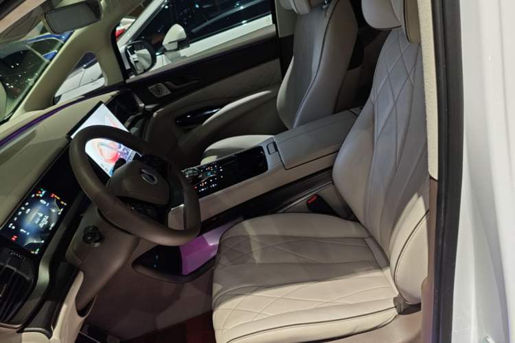 Used Denza D9 2022 DM-i 970 Four-Wheel Drive Flagship Model Left Front Seat