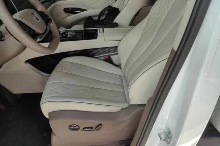 Used Denza D9 2022 DM-i 970 Four-Wheel Drive Prestige Model Left Front Seat