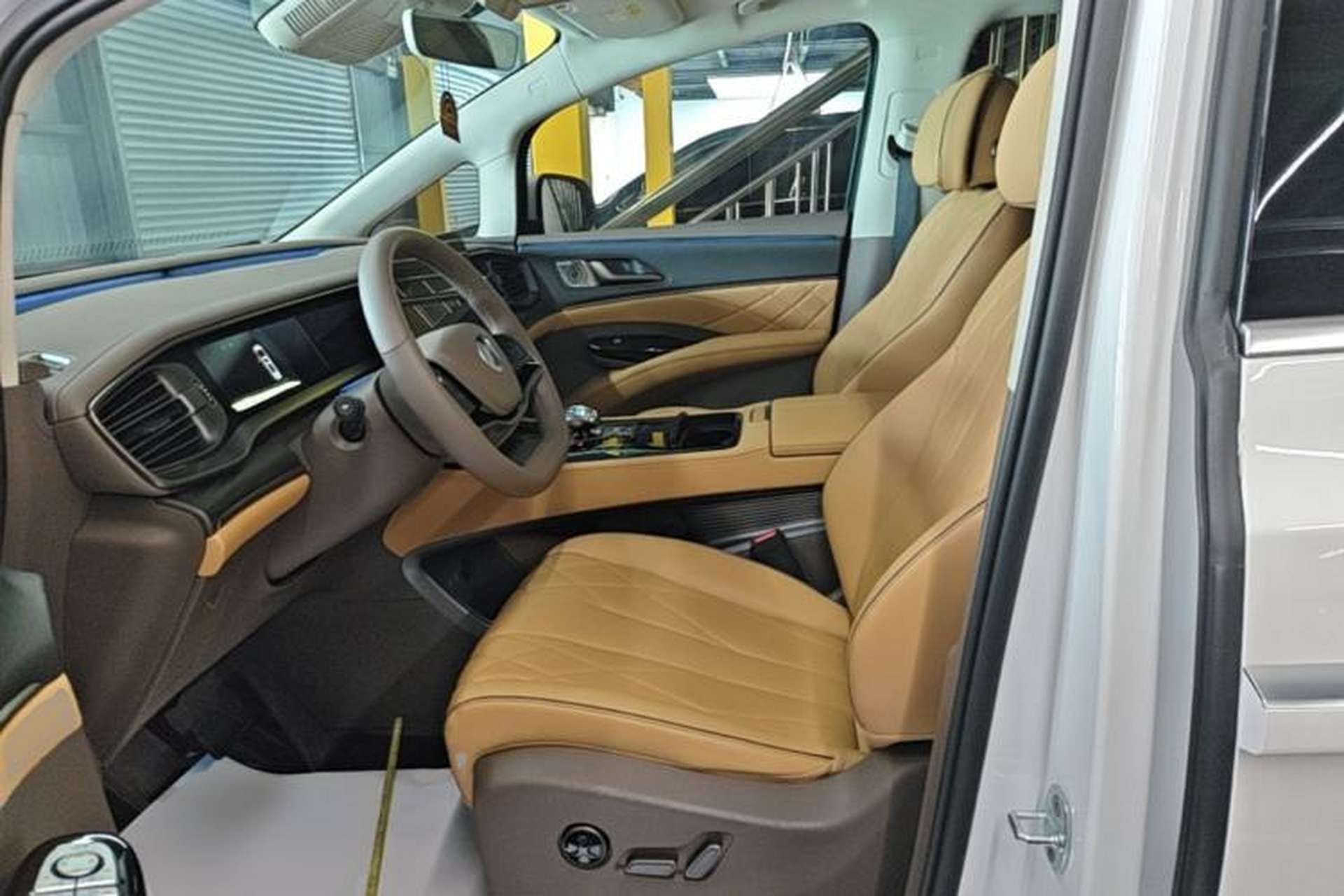 Used Denza D9 2022 DM-i 970 Four-Wheel Drive Flagship Model Left Front Seat