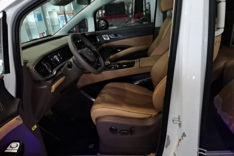 Used Denza D9 2022 DM-i 970 Four-Wheel Drive Prestige Model Left Front Seat