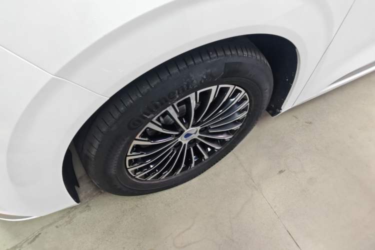 Used Denza D9 2022 DM-i 1040 Prestige Model Left Front Wheel Hub