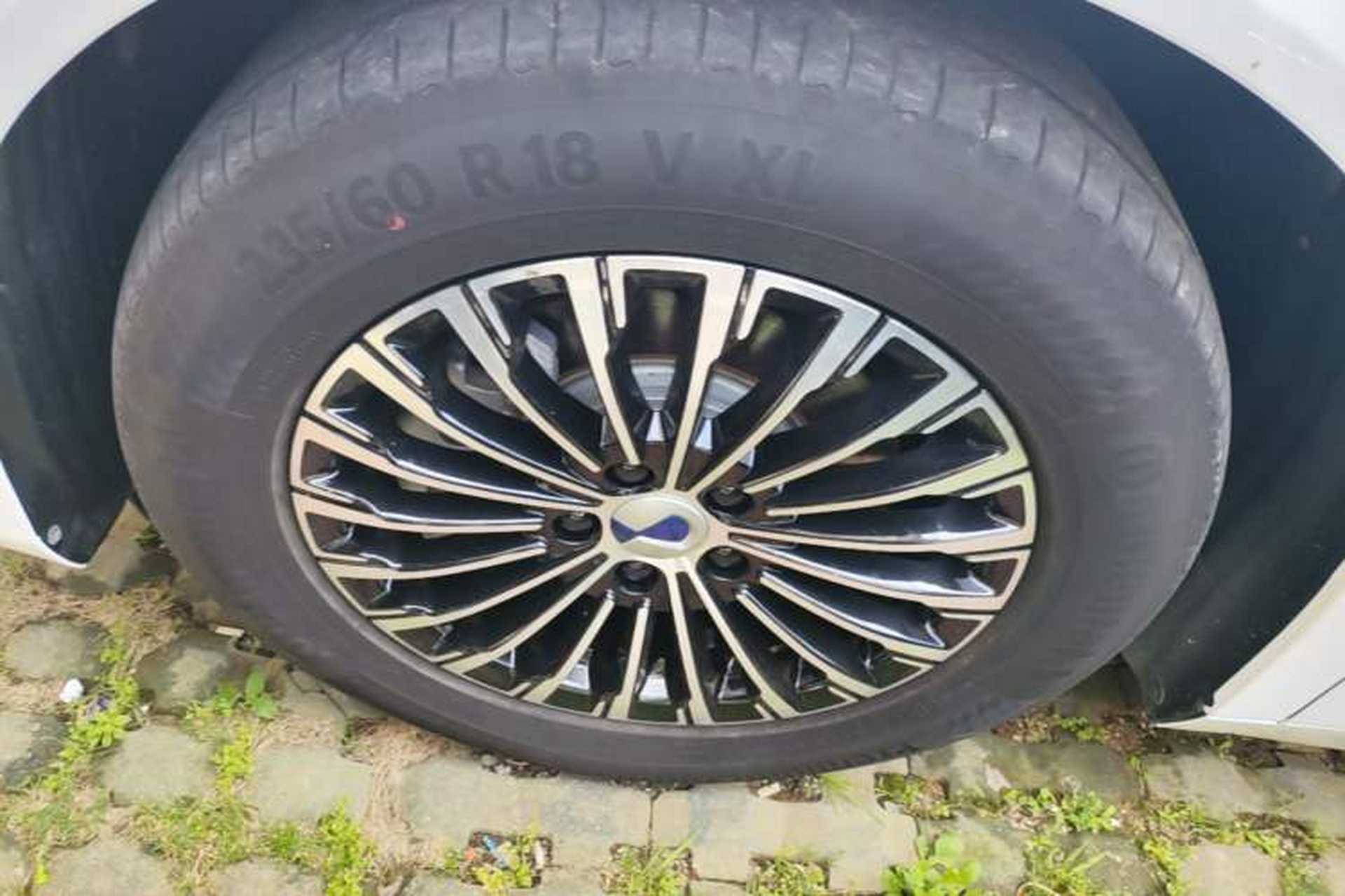 Used Denza D9 2022 DM-i 970 Four-Wheel Drive Flagship Model Left Front Wheel Hub