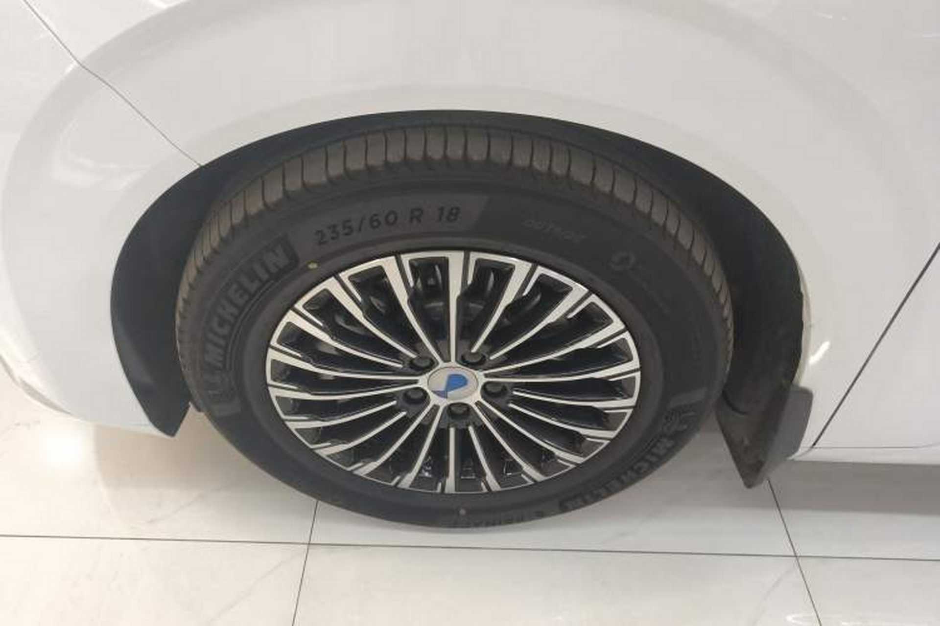 Used Denza D9 2022 DM-i 970 Four-Wheel Drive Prestige Model Left Front Wheel Hub