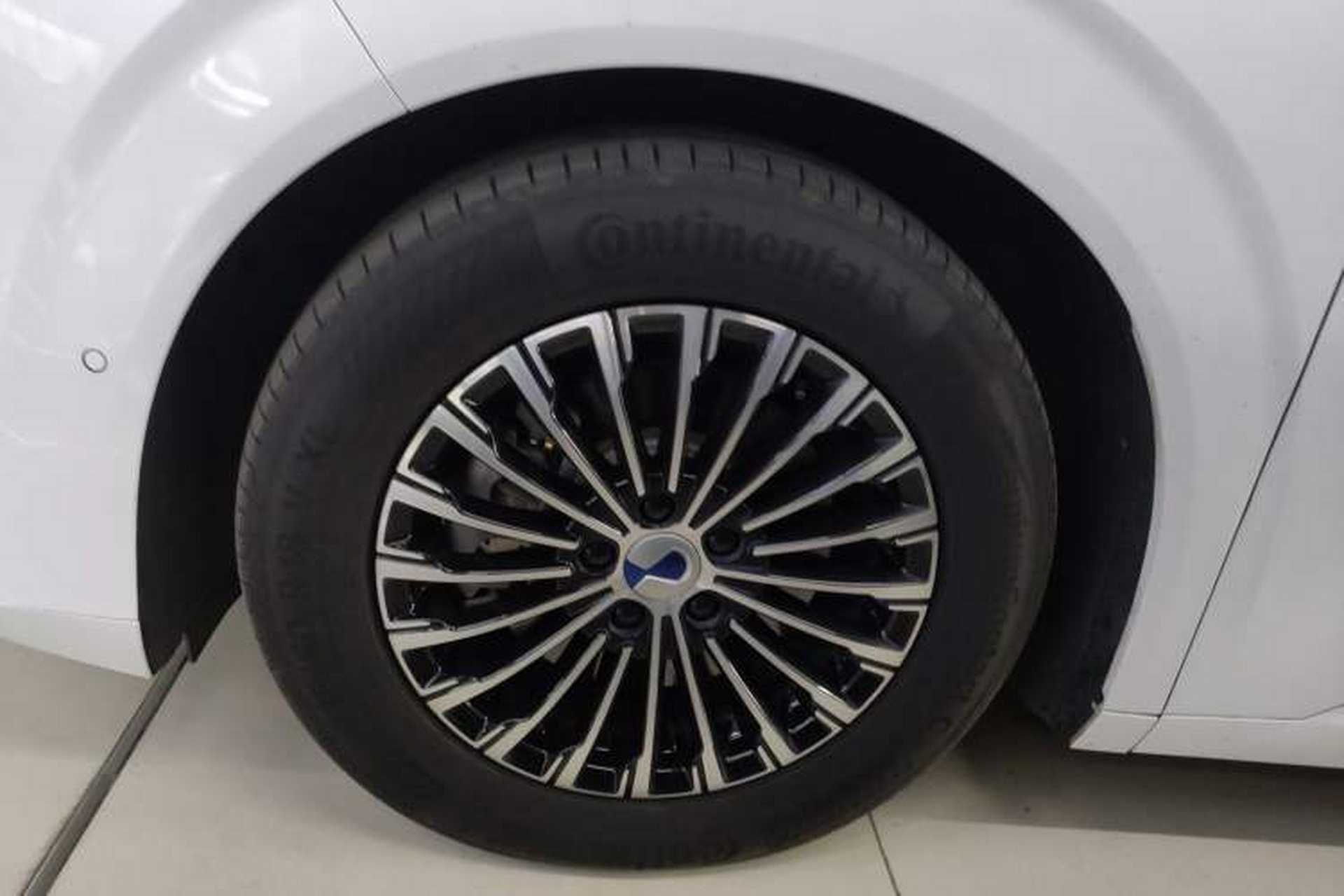 Used Denza D9 2022 DM-i 970 Four-Wheel Drive Prestige Model Left Front Wheel Hub