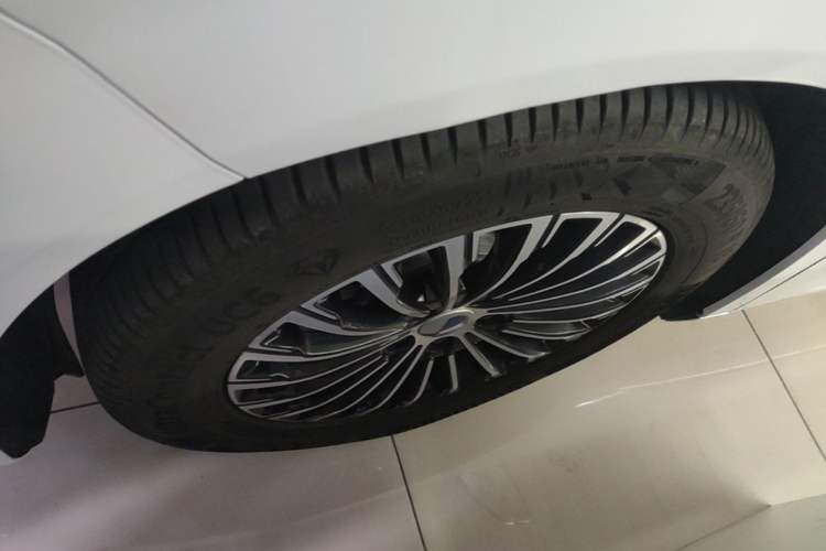Used Denza D9 2022 DM-i 970 Four-Wheel Drive Prestige Model Left Front Wheel Hub