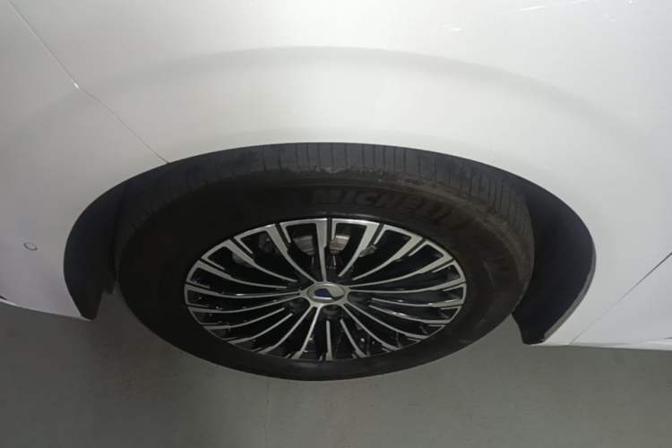 Used Denza D9 2022 DM-i 970 Four-Wheel Drive Flagship Model Left Front Wheel Hub