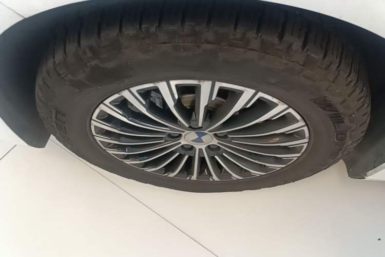 Used Denza D9 2022 DM-i 970 Four-Wheel Drive Prestige Model Left Front Wheel Hub