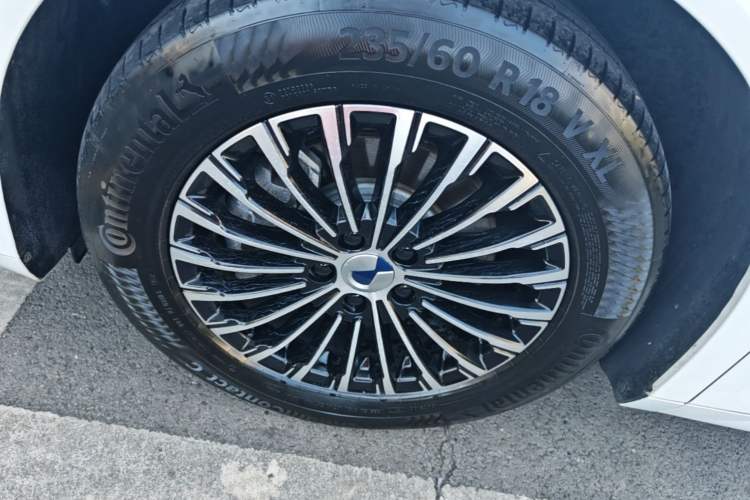 Used Denza D9 2022 DM-i 970 Four-Wheel Drive Flagship Model Left Front Wheel Hub