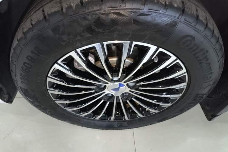 Used Denza D9 2022 DM-i 970 Four-Wheel Drive Flagship Model Left Front Wheel Hub