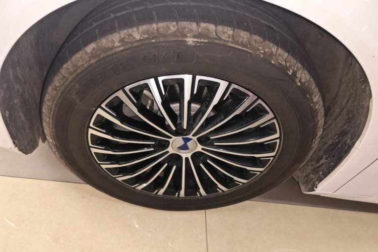 Used Denza D9 2022 DM-i 970 Four-Wheel Drive Flagship Model Left Front Wheel Hub