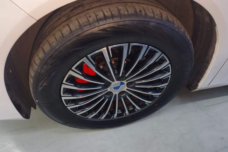 Used Denza D9 2022 DM-i 970 Four-Wheel Drive Flagship Model Left Front Wheel Hub