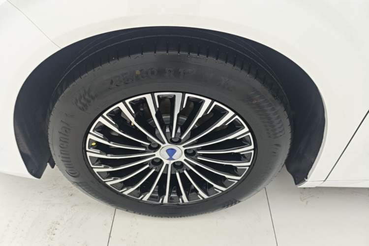 Used Denza D9 2022 DM-i 970 Four-Wheel Drive Flagship Model Left Front Wheel Hub