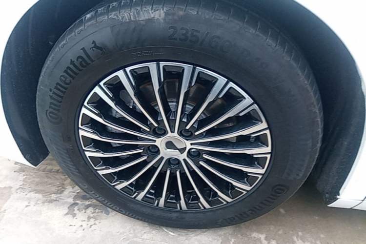 Used Denza D9 2022 DM-i 970 Four-Wheel Drive Flagship Model Left Front Wheel Hub