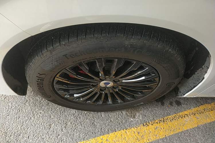 Used Denza D9 2022 DM-i 970 Four-Wheel Drive Flagship Model Left Front Wheel Hub