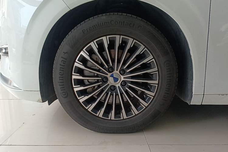 Used Denza D9 2022 DM-i 970 Four-Wheel Drive Prestige Model Left Front Wheel Hub